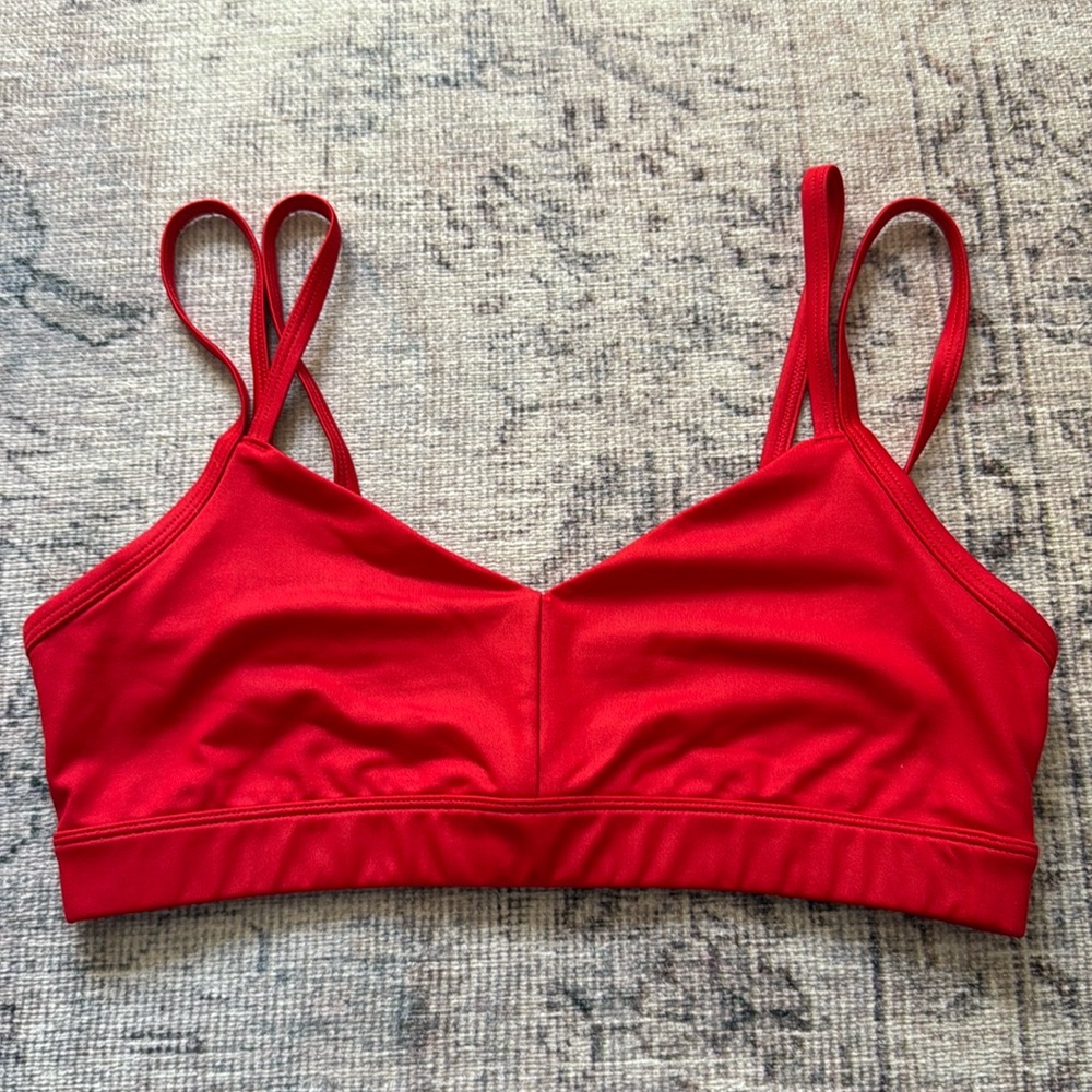 Alo Yoga Airlift Intrigue bra Red large